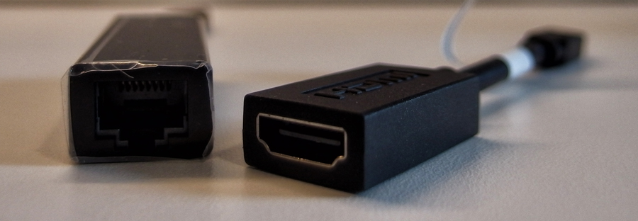 Adattatori USB to Ethernet e micro-HDMI to HDMI inclusi nella confezione