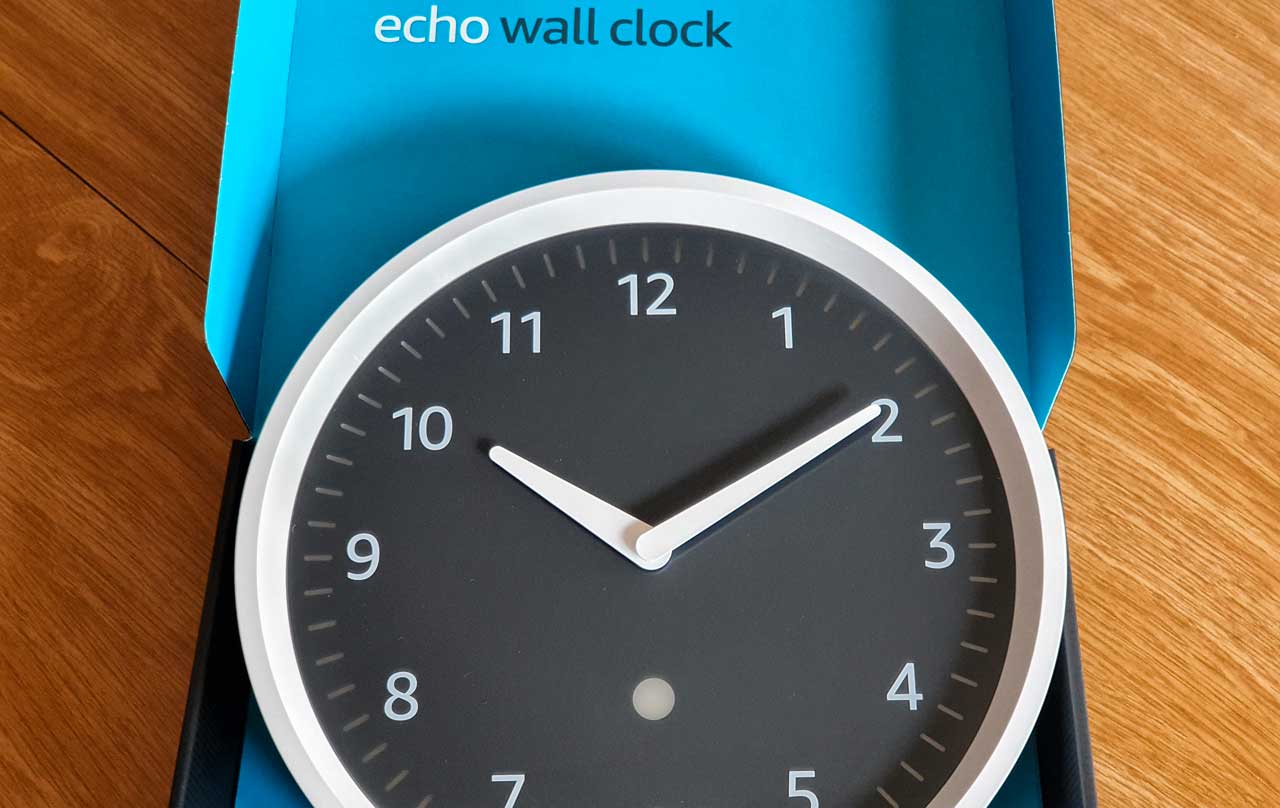 Il nostro Echo Wall Clock appeso alla parete