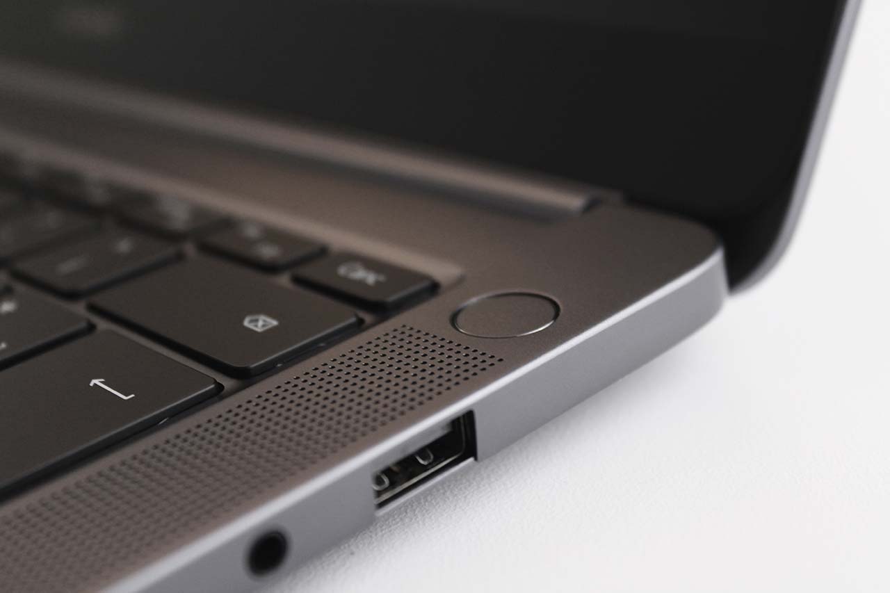 Porte connessione Huawei Matebook D e lettore impronte