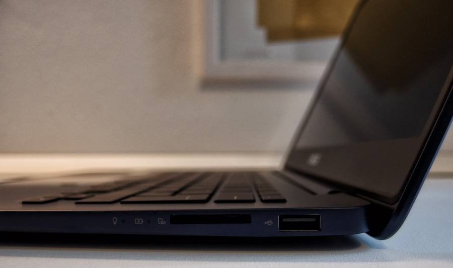 Porte lato destro Asus Zenbook UX430UQ