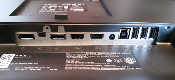 Le porte di connessione sul retro del Dell U2414H Le porte di connessione sul retro del Dell U2414H