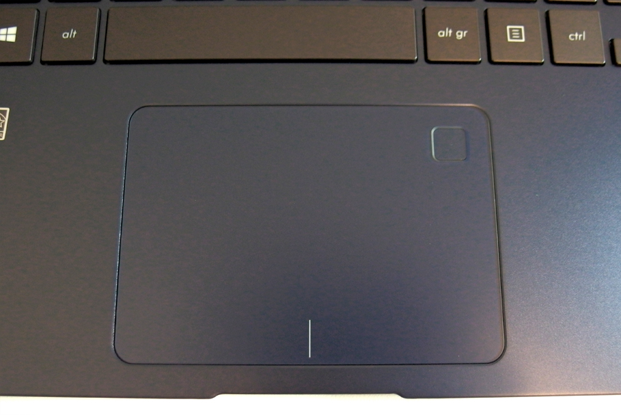 Dettaglio del touchpad dello Zenbook UX430UQ