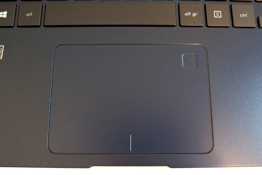 Dettaglio del touchpad dello Zenbook UX430UQ